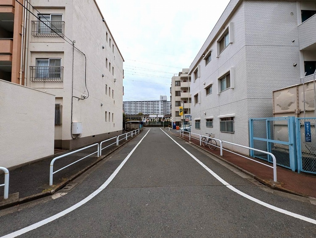 高島平第2サンパワー　西側 前面道路